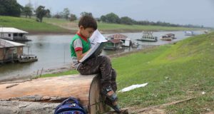 Aula em Casa retorna para atender alunos impactados pela estiagemDinâmica prevê a distribuição de apostilas impressas para todos os estudantes afetados pela seca. Aula em Casa retorna para atender alunos impactados pela estiagem