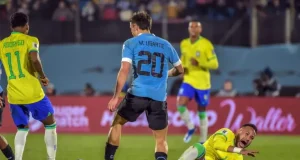 Brasil perde para o Uruguai e Neymar sai com lesãoDerrota põe fim a invencibilidade de 8 anos e aumenta a preocupação com o camisa 10. Brasil perde para o Uruguai e Neymar sai com lesão