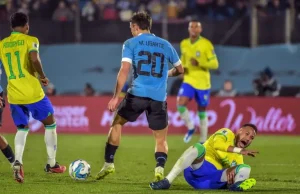 Brasil perde para o Uruguai e Neymar sai com lesãoDerrota põe fim a invencibilidade de 8 anos e aumenta a preocupação com o camisa 10. Brasil perde para o Uruguai e Neymar sai com lesão