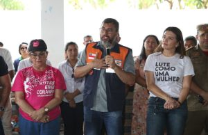 Em Beruri, Wilson Lima acompanha trabalhos de força-tarefa e fala em audiência pública para definir rumo de famílias afetadasGovernador fez sobrevoo na comunidade do Arumã e visitou famílias. Em Beruri, Wilson Lima acompanha trabalhos de força-tarefa e fala em audiência pública para definir rumo de famílias afetadas