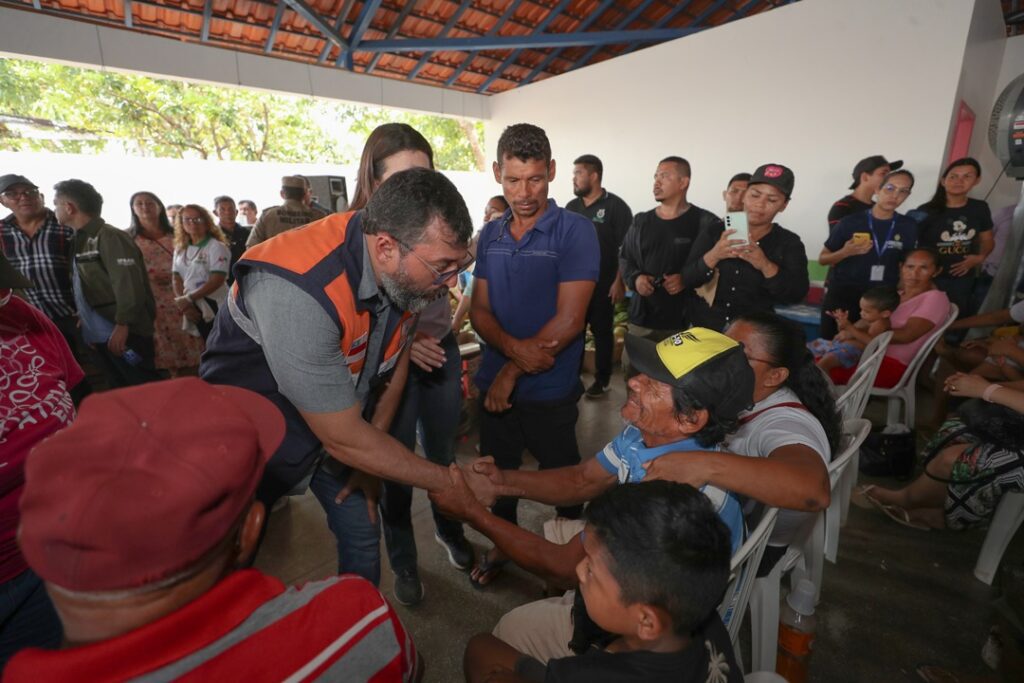 Em Beruri, Wilson Lima acompanha trabalhos de força-tarefa e fala em audiência pública para definir rumo de famílias afetadas