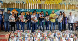 Em Manacapuru, Wilson Lima coordena entrega de ajuda humanitária a mais 3 mil famíliasEntregas feitas, nesta quarta-feira, pelo governador do Amazonas também contemplam os municípios de Caapiranga e Manaquiri, Em Manacapuru, Wilson Lima coordena entrega de ajuda humanitária a mais 3 mil famílias