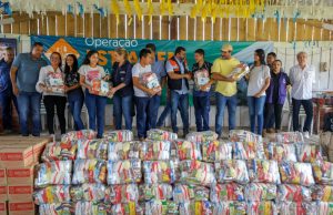 Em Manacapuru, Wilson Lima coordena entrega de ajuda humanitária a mais 3 mil famíliasEntregas feitas, nesta quarta-feira, pelo governador do Amazonas também contemplam os municípios de Caapiranga e Manaquiri, Em Manacapuru, Wilson Lima coordena entrega de ajuda humanitária a mais 3 mil famílias