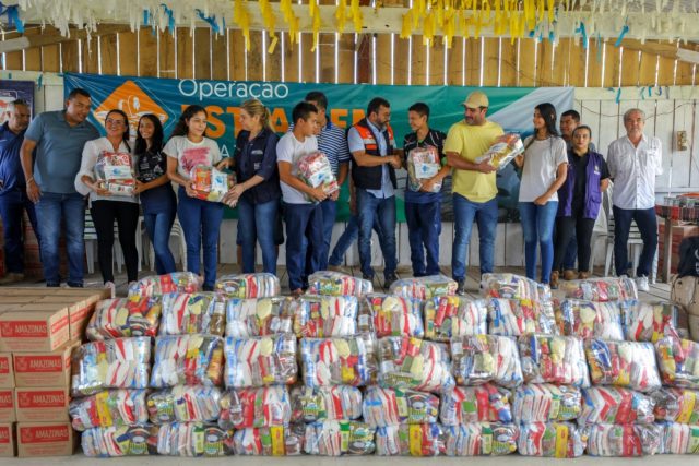 Em Manacapuru, Wilson Lima coordena entrega de ajuda humanitária a mais 3 mil famílias