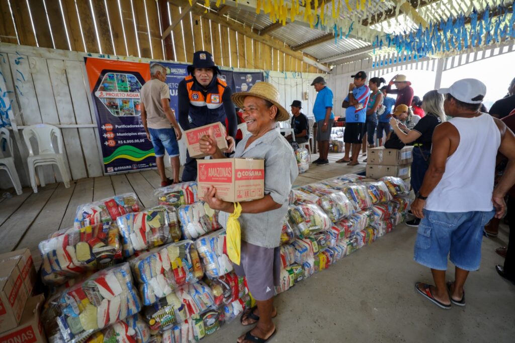 Em Manacapuru, Wilson Lima coordena entrega de ajuda humanitária a mais 3 mil famílias