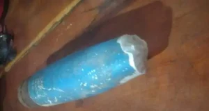 Em Novo Airão, criança encontra artefato explosivo enquanto brincava em praia Em Novo Airão, criança encontra artefato explosivo enquanto brincava em praia