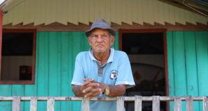 Em Tefé, famílias de comunidades afetadas pela estiagem destacam a importância da chegada de ajuda humanitáriaMais de mil famílias receberam cestas básicas, frutas, verduras e água tratada. Em Tefé, famílias de comunidades afetadas pela estiagem destacam a importância da chegada de ajuda humanitária