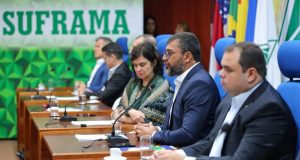 Em encontro com ministra da Saúde, Wilson Lima diz que atenção à população depende de união das três esferas do poder executivoNísia Trindade anunciou mais de R$ 230 milhões aos municípios para enfrentamento da estiagem e investimento em atenção básica e média e alta complexidade. Em encontro com ministra da Saúde, Wilson Lima diz que atenção à população depende de união das três esferas do poder executivo