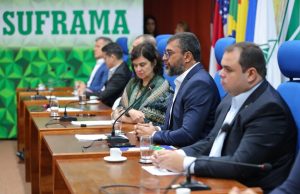 Em encontro com ministra da Saúde, Wilson Lima diz que atenção à população depende de união das três esferas do poder executivoNísia Trindade anunciou mais de R$ 230 milhões aos municípios para enfrentamento da estiagem e investimento em atenção básica e média e alta complexidade. Em encontro com ministra da Saúde, Wilson Lima diz que atenção à população depende de união das três esferas do poder executivo