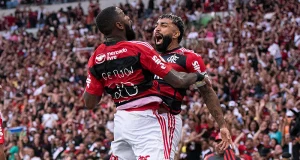 Flamengo vence Vasco no Maracanã e assume a vice-liderançaCom a derrota, vascaínos seguem na zona de rebaixamento. Flamengo vence Vasco no Maracanã e assume a vice-liderança
