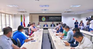Governo do Amazonas garante recursos federais para controlar incêndios florestais e desmatamento até 2026 Governo do Amazonas garante recursos federais para controlar incêndios florestais e desmatamento até 2026