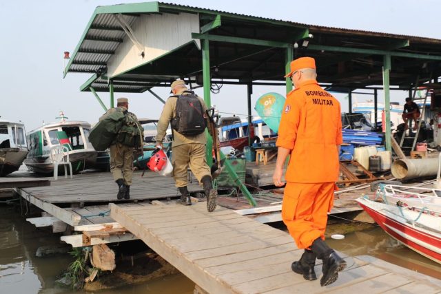 Governo do Amazonas monta força-tarefa para atender moradores da comunidade de Beruri após desbarrancamento