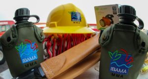 Governo do Amazonas recebe kits do Prevfogo/Ibama para apoiar no combate às queimadasReforço de materiais chegou na tarde desta terça-feira (17/10) após pedido feito pelo governador Wilson Lima. Governo do Amazonas recebe kits do Prevfogo/Ibama para apoiar no combate às queimadas