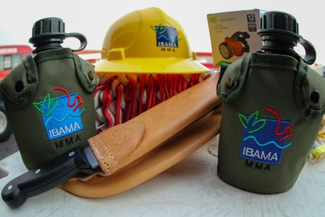 Governo do Amazonas recebe kits do PrevfogoIbama para apoiar no combate às queimadas2 Governo do Amazonas recebe kits do Prevfogo/Ibama para apoiar no combate às queimadas