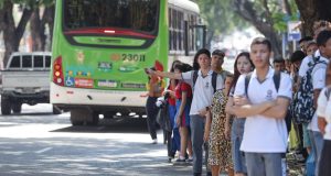 Governo do Amazonas repassa à Prefeitura nova parcela dos recursos para manutenção do Passe Livre EstudantilO convênio garante a gratuidade do transporte público para cerca de 170 mil alunos das redes municipal e estadual de ensino. Governo do Amazonas repassa à Prefeitura nova parcela dos recursos para manutenção do Passe Livre Estudantil
