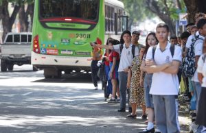 Governo do Amazonas repassa à Prefeitura nova parcela dos recursos para manutenção do Passe Livre EstudantilO convênio garante a gratuidade do transporte público para cerca de 170 mil alunos das redes municipal e estadual de ensino. Governo do Amazonas repassa à Prefeitura nova parcela dos recursos para manutenção do Passe Livre Estudantil