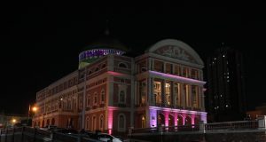 Governo do Estado abre o Outubro Rosa iluminando o Teatro Amazonas Campanha alerta as mulheres sobre a importância do diagnóstico precoce do câncer de mama. Governo do Estado abre o Outubro Rosa iluminando o Teatro Amazonas