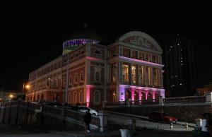 Governo do Estado abre o Outubro Rosa iluminando o Teatro Amazonas Campanha alerta as mulheres sobre a importância do diagnóstico precoce do câncer de mama. Governo do Estado abre o Outubro Rosa iluminando o Teatro Amazonas