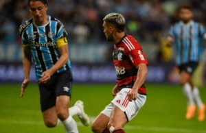 Grêmio vira sobre o Flamengo e volta ao G6 do BrasileirãoO time Rubro-Negro saiu na frente com Everton Cebolinha, no primeiro tempo. Grêmio vira sobre o Flamengo e volta ao G6 do Brasileirão