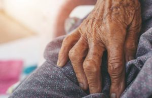 Idosa cega é resgatada após ser abandonada pela família em lixão no interior do AmazonasAs investigações iniciaram após denúncia de populares. Idosa cega é resgatada após ser abandonada pela família em lixão no interior do Amazonas