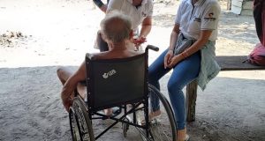 Idoso cadeirante é resgatado de comunidade ribeirinha em ItapirangaA ação foi desencadeada após denúncia de maus-tratos feita por meio do Disque Direitos Humanos. Idoso cadeirante é resgatado de comunidade ribeirinha em Itapiranga