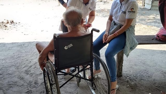 Idoso cadeirante é resgatado de comunidade ribeirinha em Itapiranga