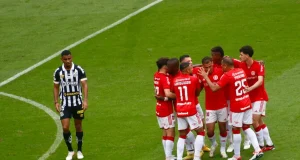 Internacional aplica goleada histórica de 7 a 1 sobre o SantosO jogo foi dominado pelo Inter desde o início. Internacional aplica goleada histórica de 7 a 1 sobre o Santos