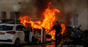 Israel declara guerra ao Hamas após ataque que deixou 382 mortosO primeiro-ministro de Israel, Benjamin Netanyahu, lançou a operação 'Espadas de Ferro' e começou a convocar reservistas. Israel declara guerra ao Hamas após ataque que deixou 382 mortos