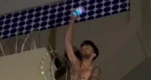 Ladrão é preso em arame farpado ao tentar invadir prédio no Centro de São PauloMoradores do prédio notaram uma presença estranha no interior do edifício e acionaram a Polícia. Ladrão é preso em arame farpado ao tentar invadir prédio no Centro de São Paulo