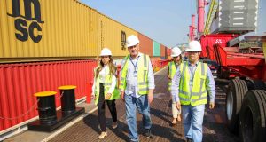 Manaus recebe 180 contêineres para abastecer indústria e comércio localOs contêineres transportam uma variedade de produtos, como alimentos, medicamentos, peças de reposição e equipamentos industriais. Manaus recebe 180 contêineres para abastecer indústria e comércio local