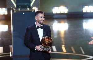 Messi conquista oitava Bola de Ouro com temporada históricaArgentino levou prêmio individual mais importante do futebol mundial após ser campeão da Copa do Mundo e da Ligue 1. Messi conquista oitava Bola de Ouro com temporada histórica