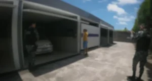 Motorista de aplicativo finge sequestro para a esposa e é encontrado em motel na ParaíbaA esposa, desesperada, acionou a polícia, que localizou o homem no motel. Motorista de aplicativo finge sequestro para a esposa e é encontrado em motel na Paraíba