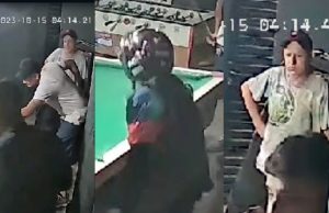 Mulher pega marido sumido jogando sinuca em bar e vira mesaUma mulher flagrou seu marido jogando sinuca em um bar e, furiosa, virou a mesa, deixando bolas e tacos espalhados pelo chão. O marido, que não esperava a reação, ficou com o rosto de medo. Mulher pega marido sumido jogando sinuca em bar e vira mesa