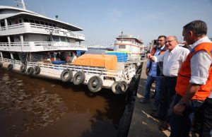 Operação Estiagem 2023: Wilson Lima pede a Alckmin e ministros destravamento da BR-319 para tirar o estado do isolamentoVice-presidente da República e ministros do Governo Federal estiveram em Manaus para anunciar ajuda humanitária e apoios para minimizar o impacto da seca. Operação Estiagem 2023: Wilson Lima pede a Alckmin e ministros destravamento da BR-319 para tirar o estado do isolamento