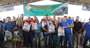 Operação Estiagem: Em Tefé, Governo do Amazonas beneficia agricultores, pescadores e manejadores de PirarucuMais de 500 famílias receberão apoio do programa PAF e do pagamento da subvenção do pirarucu manejado. Operação Estiagem: Em Tefé, Governo do Amazonas beneficia agricultores, pescadores e manejadores de Pirarucu