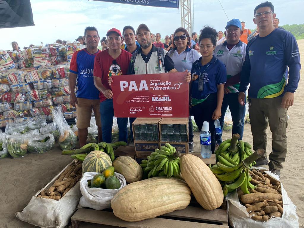 Operação Estiagem: Em Tefé, Governo do Amazonas beneficia agricultores, pescadores e manejadores de Pirarucu