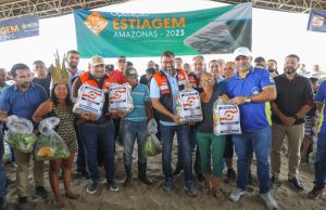 Operação Estiagem: Governo do Amazonas, através da Defesa Civil, leva mais de 1.000 toneladas de alimentos para comunidades isoladas pela seca no estadoCerca de 58 mil cestas básicas foram destinadas a 43 municípios do interior do Amazonas. Operação Estiagem: Governo do Amazonas, através da Defesa Civil, leva mais de 1.000 toneladas de alimentos para comunidades isoladas pela seca no estado