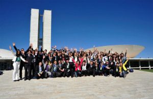 Parlamento Jovem Brasileiro entra na etapa final com quatro estudantes do Amazonas pré-selecionadasA etapa contará com votação no período de 23 de outubro a 10 de novembro. A candidata mais votada representará o estado em Brasília. Parlamento Jovem Brasileiro entra na etapa final com quatro estudantes do Amazonas pré-selecionadas