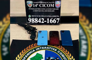 Polícia Militar recupera três celulares roubados e apreende adolescente em tiroteioAção Rota Segura aconteceu na zona leste de Manaus. Polícia Militar recupera três celulares roubados e apreende adolescente em tiroteio