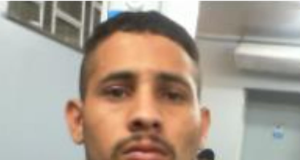 Polícia solicita ampla divulgação da imagem de homem procurado por torturar criança de 2 anosInquérito foi instaurado após a criança ter dado entrada em uma unidade hospitalar Polícia solicita ampla divulgação da imagem de homem procurado por torturar criança de 2 anos
