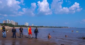 Prefeitura anuncia ações integradas para interdição da praia da Ponta Negra, para banho, e outras medidas de auxílio às comunidades afetadas pela vazante Prefeitura anuncia ações integradas para interdição da praia da Ponta Negra, para banho, e outras medidas de auxílio às comunidades afetadas pela vazante