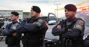 Quinze pessoas são presas em Manaus por crimes variadosOs crimes pelos quais as pessoas foram presas variam, incluindo pesca ilegal, porte ilegal de arma de fogo, roubo, receptação e tráfico de drogas. Quinze pessoas são presas em Manaus por crimes variados