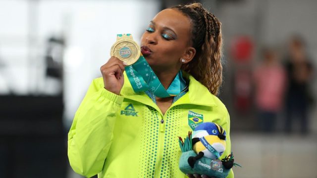 Rebeca Andrade brilha e encerra Pan com quatro medalhas