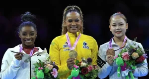 Rebeca Andrade conquista ouro inédito no salto do Mundial de Ginástica ArtísticaA brasileira superou a favorita, a norte-americana Simone Biles, que ficou com a prata. Rebeca Andrade conquista ouro inédito no salto do Mundial de Ginástica Artística