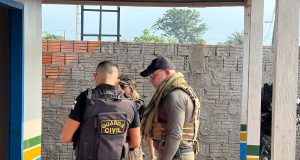 Suspeitos de torturar e matar adolescente por envolvimento com tráfico de drogas são presos em AutazesCinco homens foram presos por envolvimento no crime, e outros por furtos na comunidade. Suspeitos de torturar e matar adolescente por envolvimento com tráfico de drogas são presos em Autazes