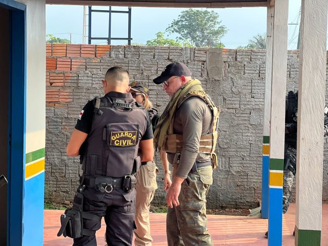 Suspeitos de torturar e matar adolescente por envolvimento com tráfico de drogas são presos em Autazes Suspeitos de torturar e matar adolescente por envolvimento com tráfico de drogas são presos em Autazes