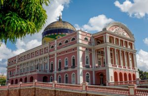 Trocas de brinquedos por ingressos para o show “Rocka & Madallena” começam nesta terça-feira, no Teatro AmazonasAs trocas de brinquedos por ingressos podem ser feitas até uma hora antes do espetáculo, portanto, até às 19h de quarta-feira. Trocas de brinquedos por ingressos para show “Rocka & Madallena” começam nesta terça-feira, no Teatro Amazonas