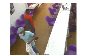 VÍDEO: loja de telefonia é assaltada no Centro de ManausO crime aconteceu por volta das 14h. VÍDEO: loja de telefonia é assaltada no Centro de Manaus