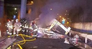 Vídeo: ônibus com turistas cai de uma ponte em Veneza e deixa 21 mortosOutras 12 pessoas ficaram feridas e quatro estão desaparecidas. Vídeo: ônibus com turistas cai de ponte em Veneza e deixa 21 mortos