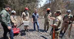 Wilson Lima apresenta balanço de ações contra queimadas, com quase 2 mil incêndios combatidosO governador também vistoriou a base do Corpo de Bombeiros em Iranduba e uma área da mata onde a tropa havia controlado focos de queimadas Wilson Lima apresenta balanço de ações contra queimadas, com quase 2 mil incêndios combatidos
